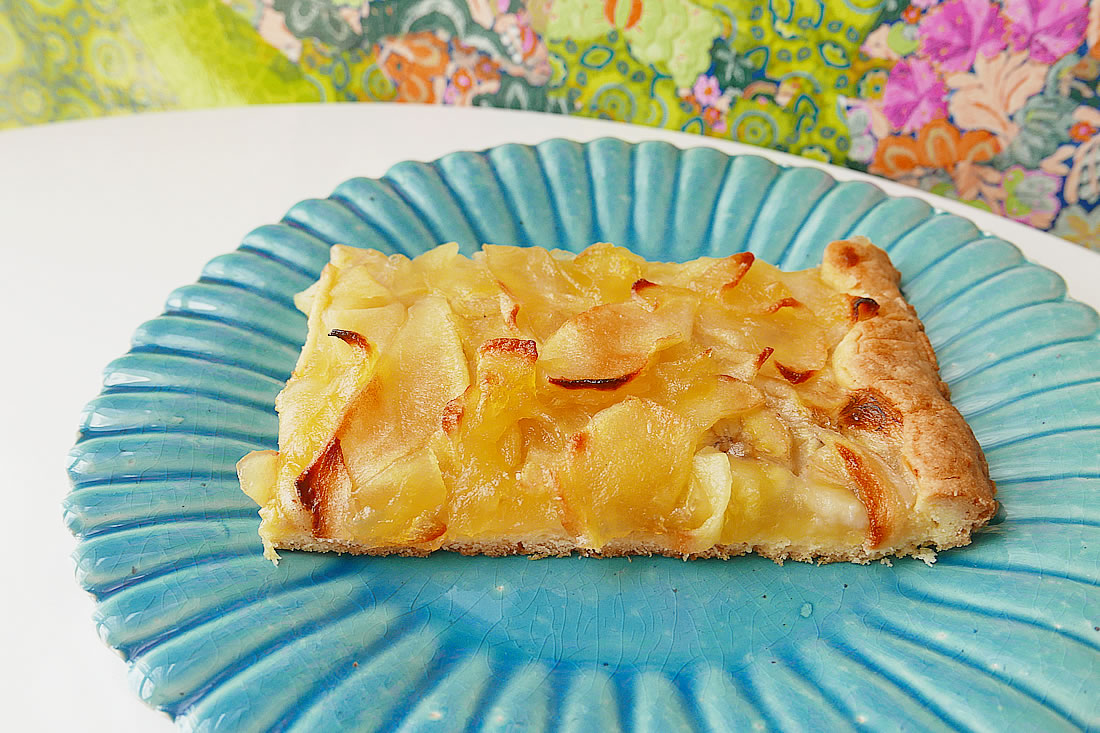Apple banana cookie tart