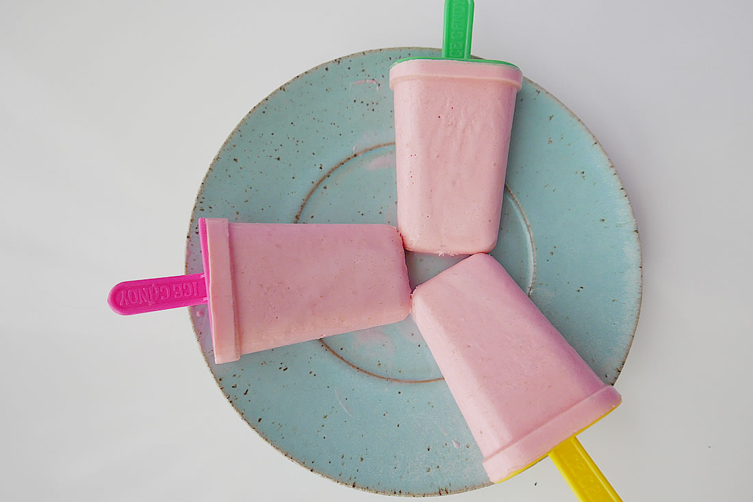 Creamy grenadine syrup ice pop