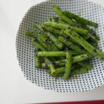 Ingen (commen beans) with black sesame sauce