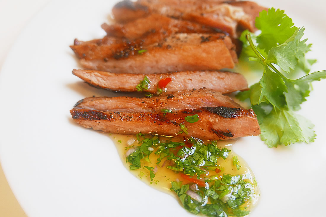 Thai grilled pork neck / Kor Moo Yang