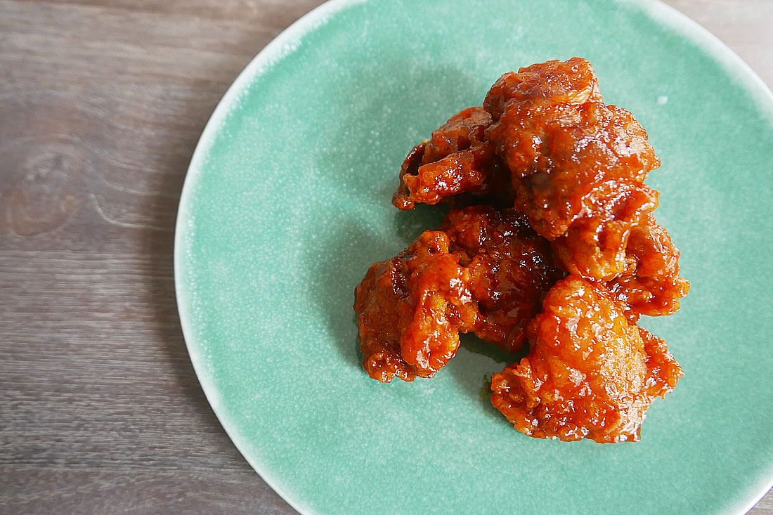 Korean yangnyeom chicken