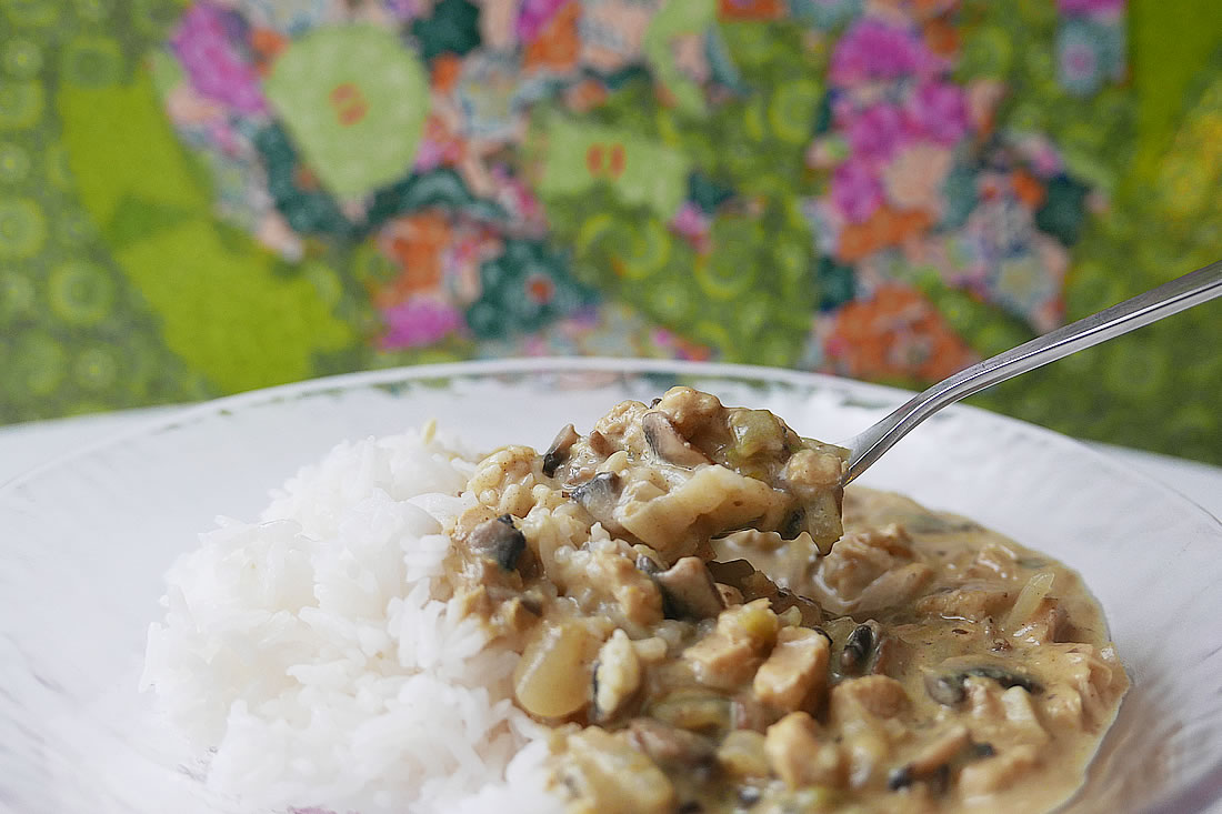 Simple easy chicken curry