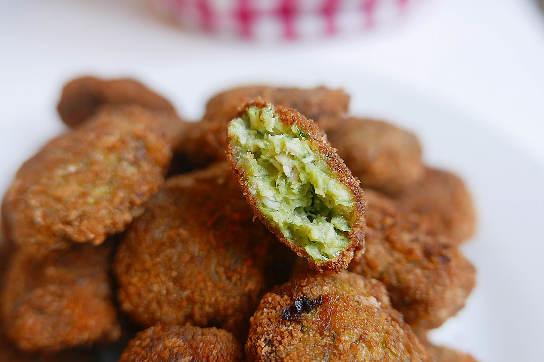 Chicken nuggets with basil