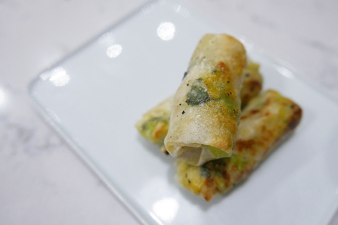 Baked chicken spring rolls