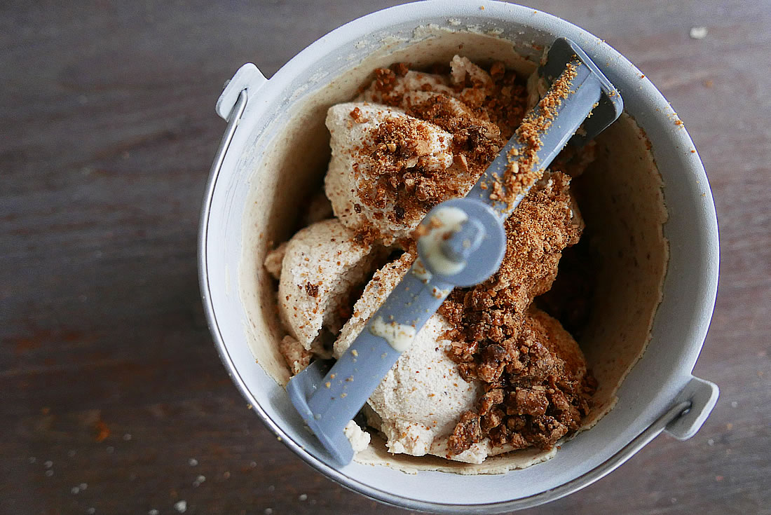 Hazelnut ice cream with compressor machine